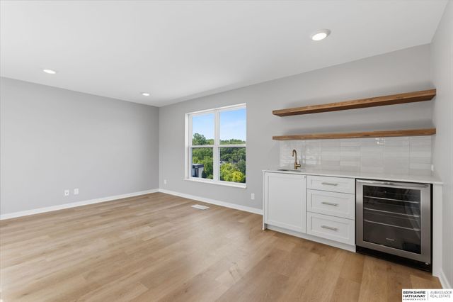 1012 S 33rd Court, Omaha, NE 68105