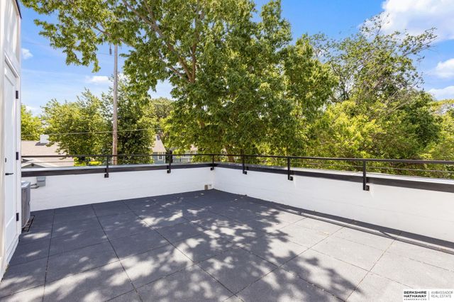 1012 S 33rd Court, Omaha, NE 68105