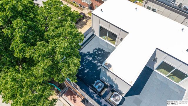 1012 S 33rd Court, Omaha, NE 68105