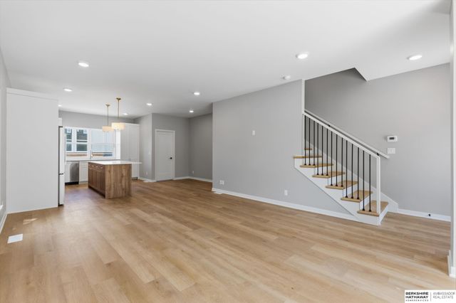 1012 S 33rd Court, Omaha, NE 68105