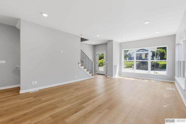 1012 S 33rd Court, Omaha, NE 68105