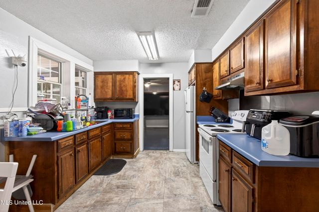 7621 Elder Ferry Road, Moss Point, MS 39563