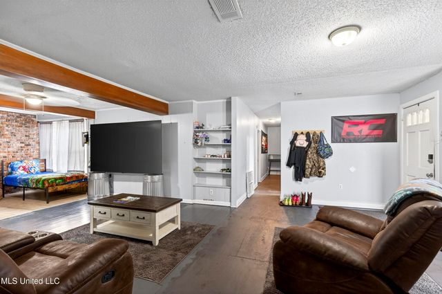 7621 Elder Ferry Road, Moss Point, MS 39563