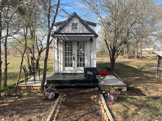 128 Arrowhead CT A, Bastrop, TX 78602