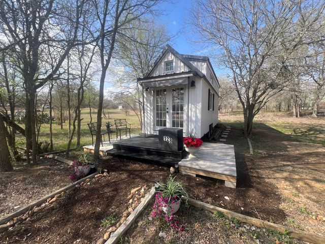 128 Arrowhead CT A, Bastrop, TX 78602