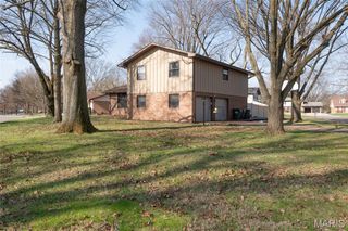305 Fredericksburg Drive, Belleville, IL 62223