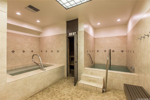 501 Hahaione Street 6L, Honolulu, HI 96825