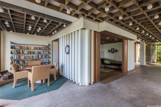 501 Hahaione Street 6L, Honolulu, HI 96825