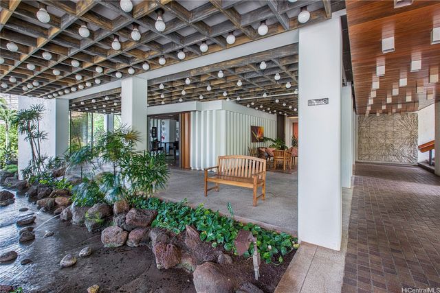 501 Hahaione Street 6L, Honolulu, HI 96825