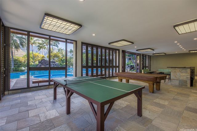 501 Hahaione Street 6L, Honolulu, HI 96825