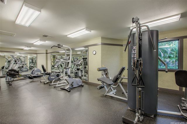 501 Hahaione Street 6L, Honolulu, HI 96825