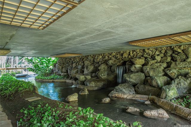 501 Hahaione Street 6L, Honolulu, HI 96825