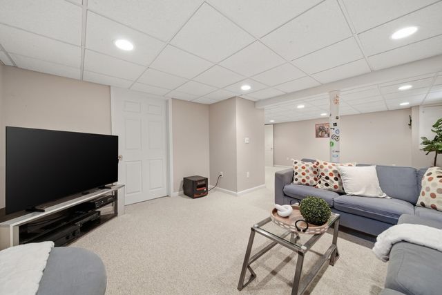 11 River Road, Amherst, NH 03031