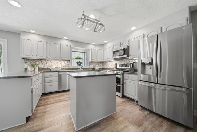 11 River Road, Amherst, NH 03031
