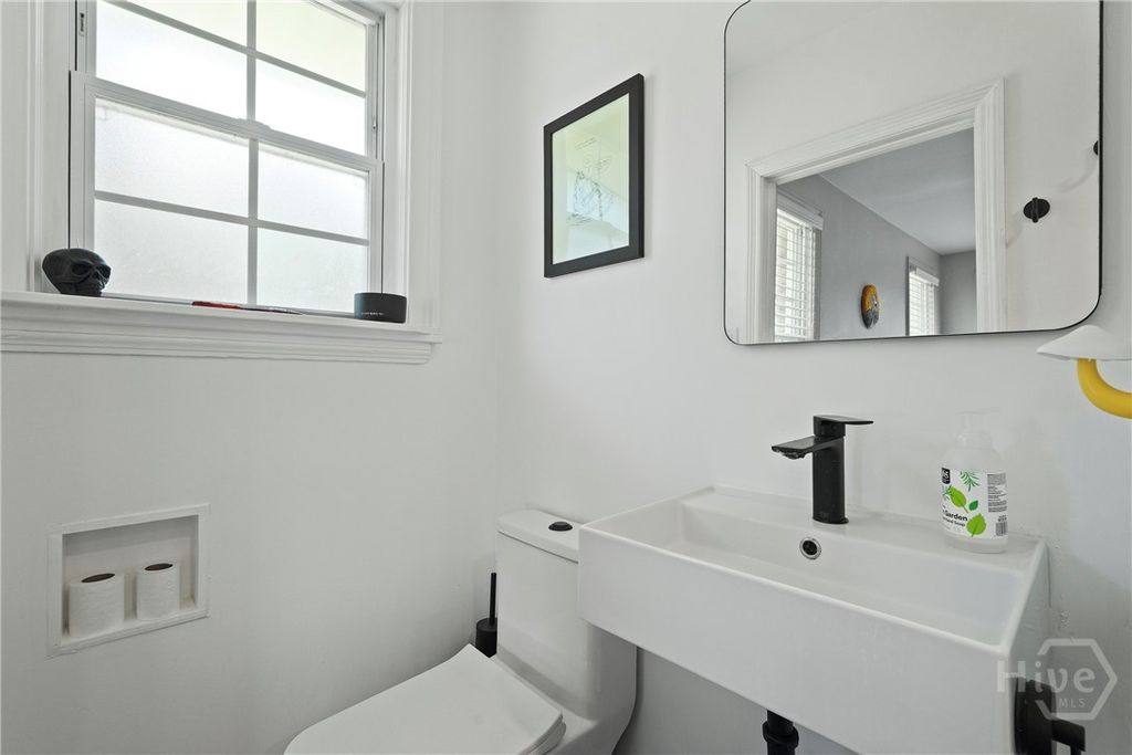 Image 33 of property listing at 244 E 64th Street, Savannah, GA 31405