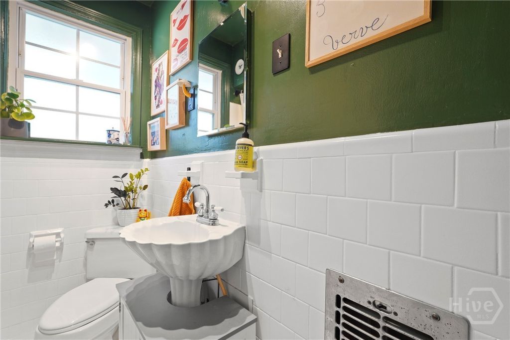 Image 37 of property listing at 244 E 64th Street, Savannah, GA 31405