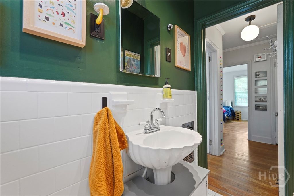 Image 38 of property listing at 244 E 64th Street, Savannah, GA 31405