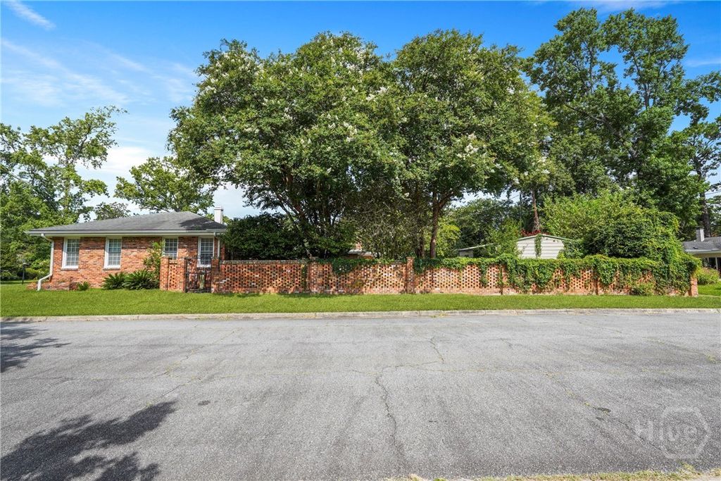 Image 39 of property listing at 244 E 64th Street, Savannah, GA 31405