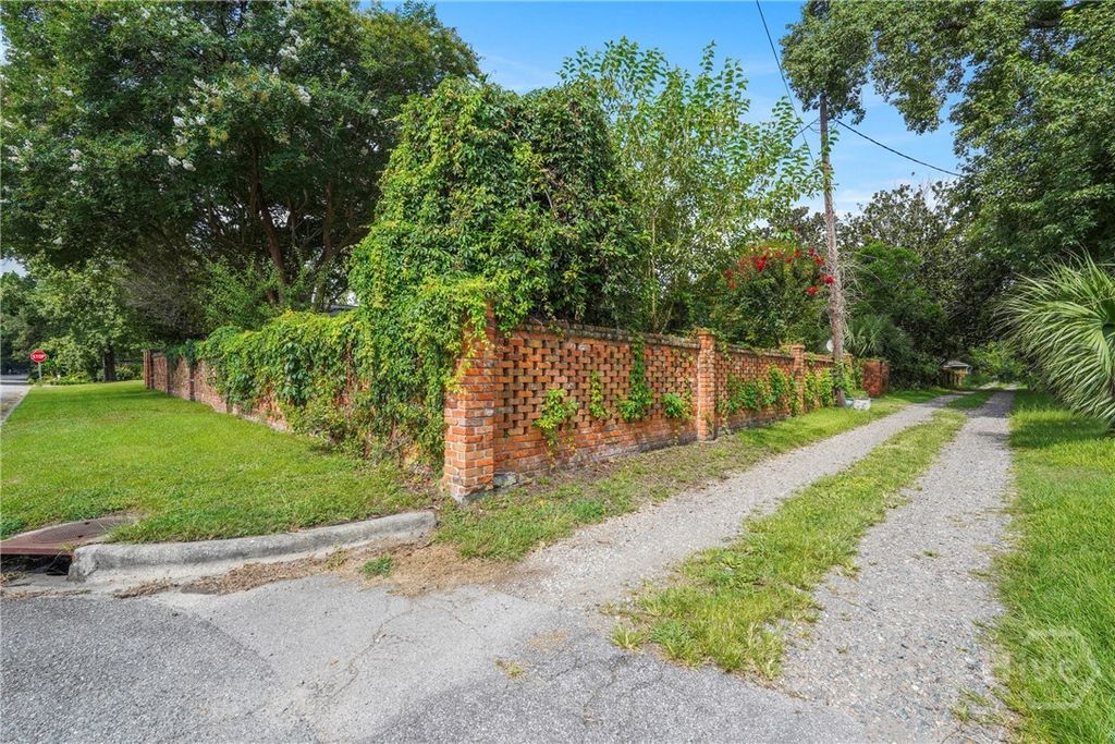 Image 40 of property listing at 244 E 64th Street, Savannah, GA 31405