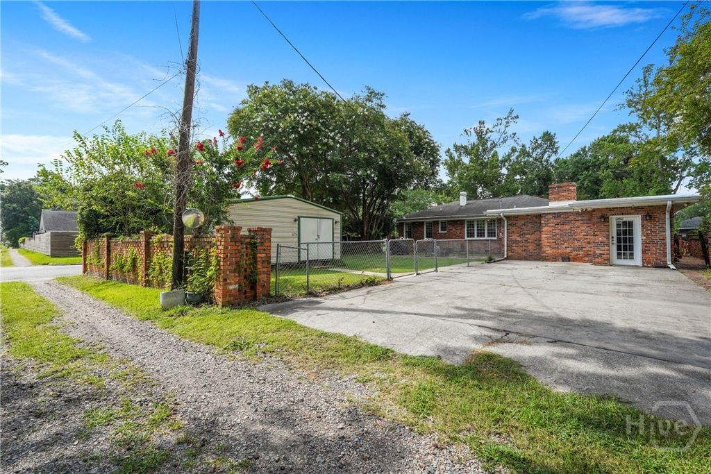 Image 41 of property listing at 244 E 64th Street, Savannah, GA 31405