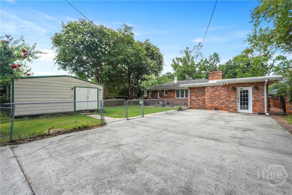 Image 42 of property listing at 244 E 64th Street, Savannah, GA 31405
