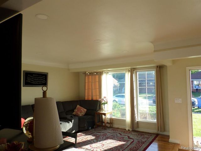 8386 N Colonial Street, Dearborn Heights, MI 48127