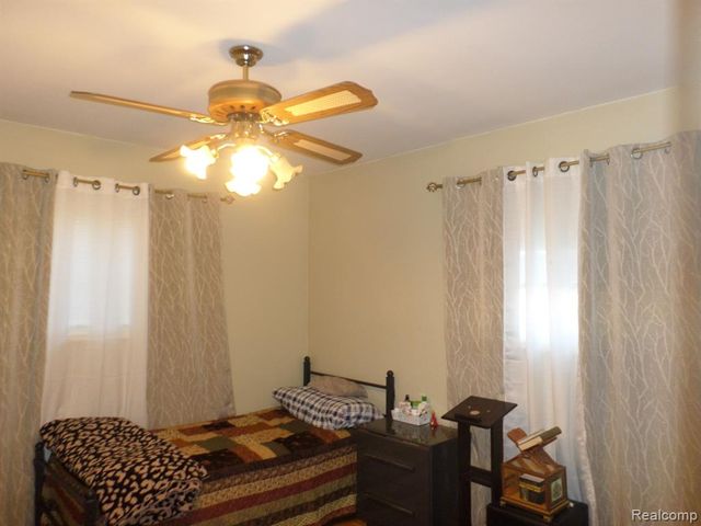 8386 N Colonial Street, Dearborn Heights, MI 48127