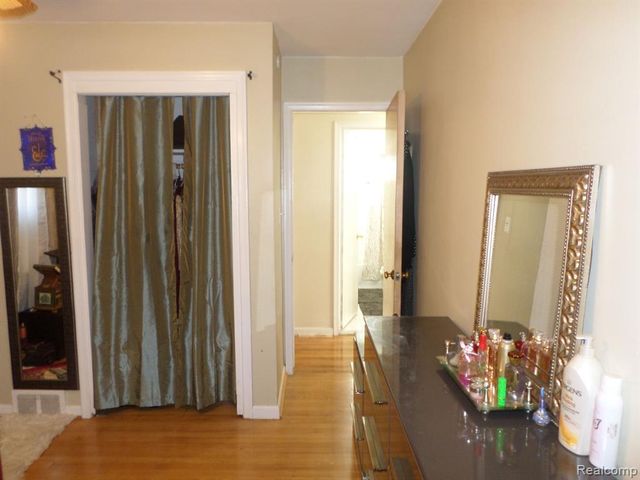 8386 N Colonial Street, Dearborn Heights, MI 48127