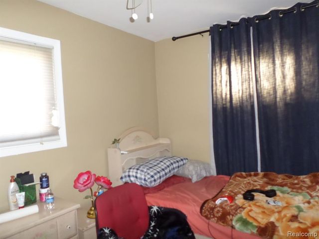 8386 N Colonial Street, Dearborn Heights, MI 48127