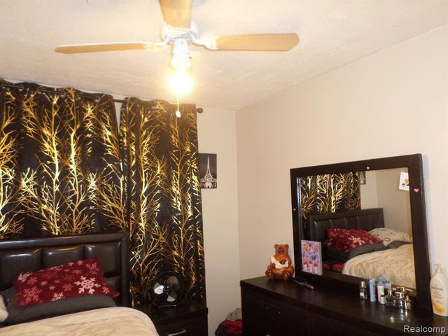 8386 N Colonial Street, Dearborn Heights, MI 48127