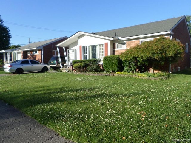 8386 N Colonial Street, Dearborn Heights, MI 48127