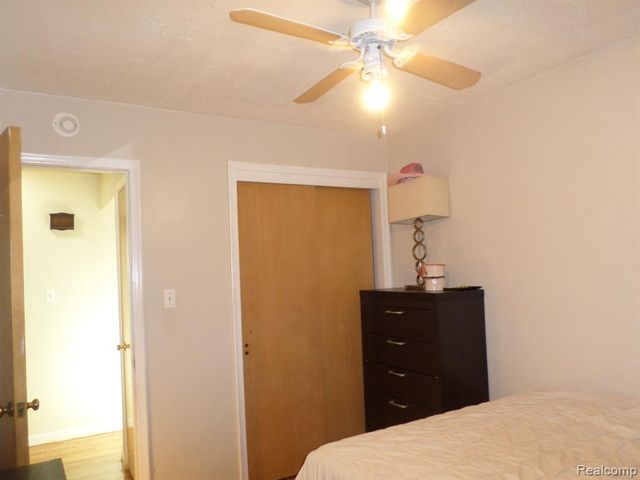 8386 N Colonial Street, Dearborn Heights, MI 48127