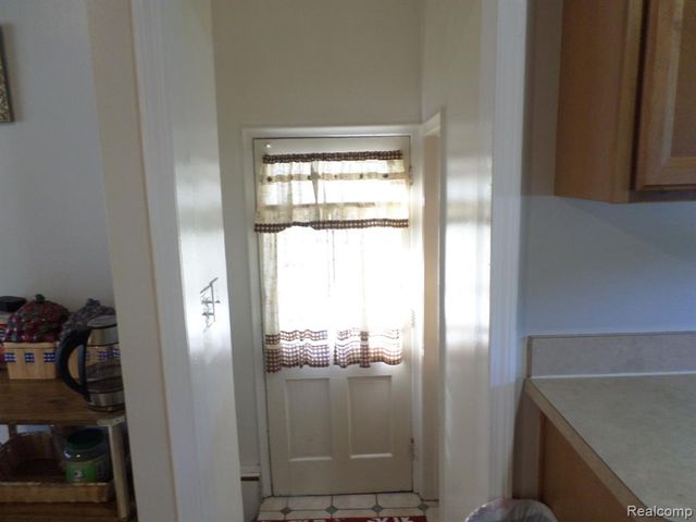 8386 N Colonial Street, Dearborn Heights, MI 48127