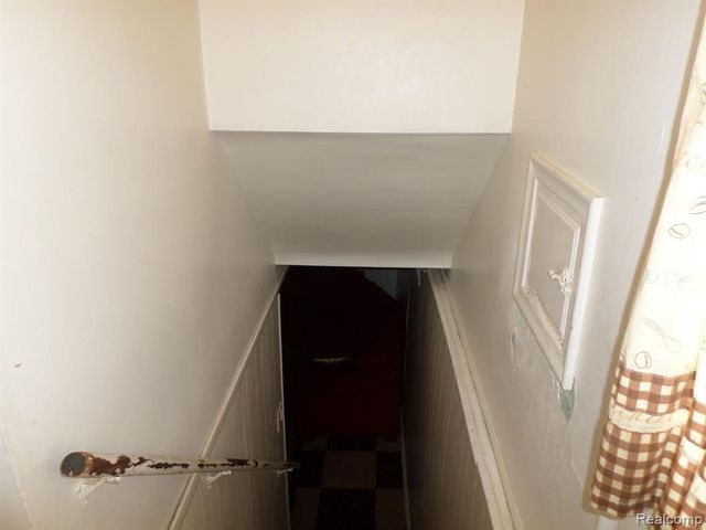 8386 N Colonial Street, Dearborn Heights, MI 48127