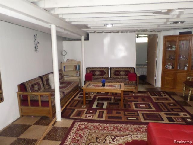 8386 N Colonial Street, Dearborn Heights, MI 48127