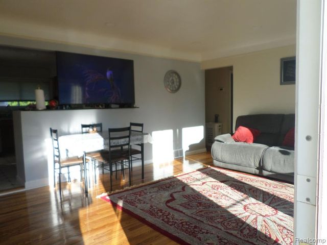 8386 N Colonial Street, Dearborn Heights, MI 48127