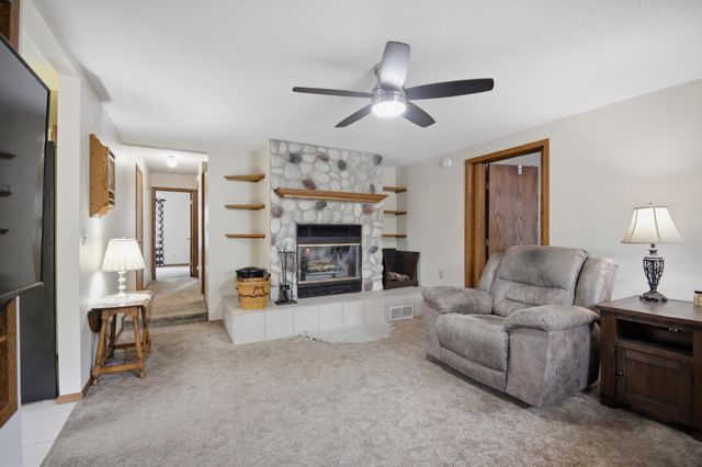 914 13th Avenue SE, Austin, MN 55912