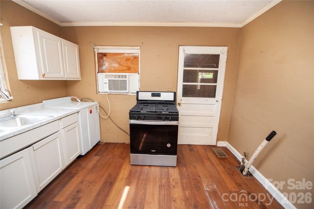 525 E Mills Street E, Columbus, NC 28722