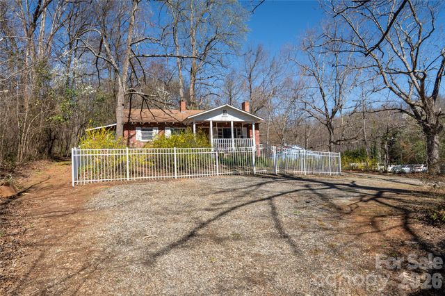 525 E Mills Street E, Columbus, NC 28722