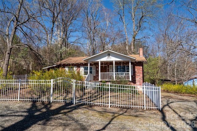 525 E Mills Street E, Columbus, NC 28722