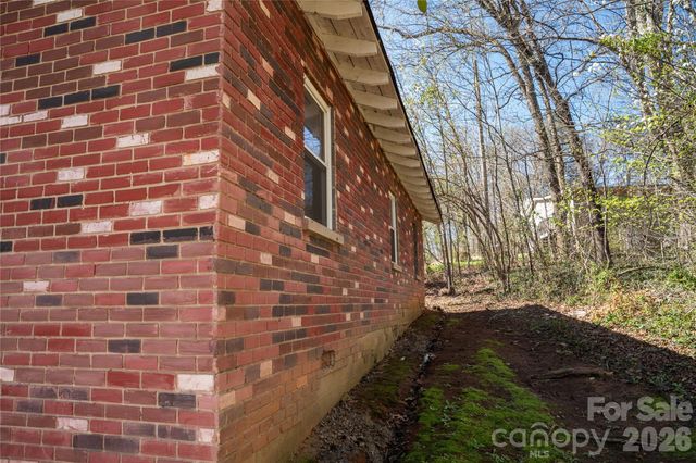 525 E Mills Street E, Columbus, NC 28722