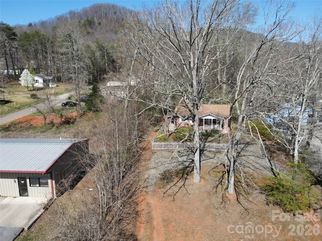 525 E Mills Street E, Columbus, NC 28722