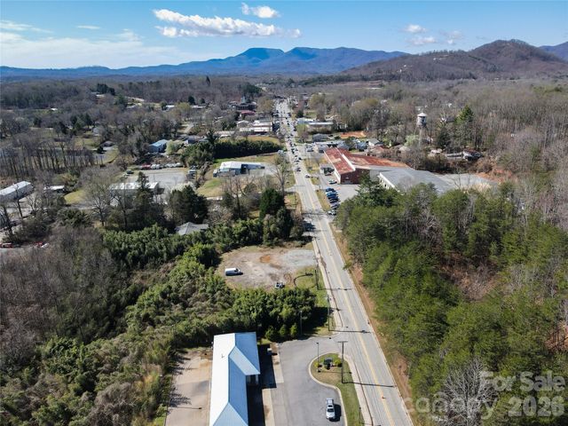 525 E Mills Street E, Columbus, NC 28722