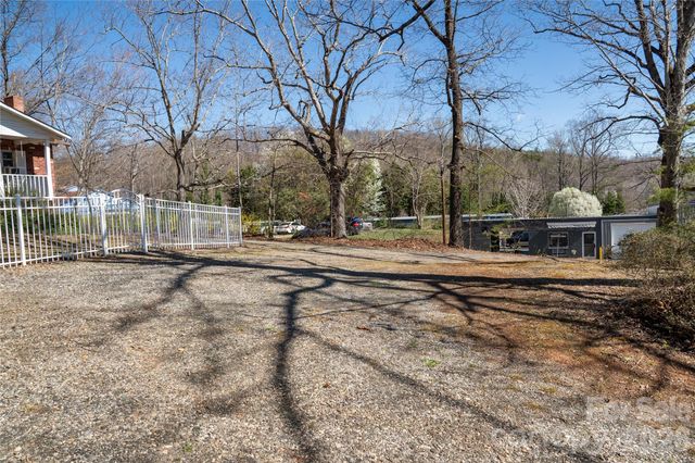 525 E Mills Street E, Columbus, NC 28722