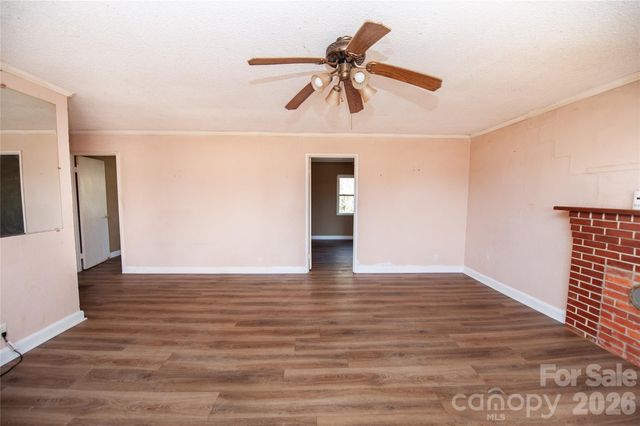 525 E Mills Street E, Columbus, NC 28722