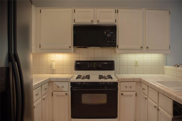 10819 Crown Colony DR 31, Austin, TX 78747