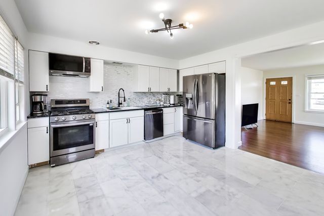 1789 Farwell Avenue, Des Plaines, IL 60018