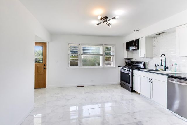 1789 Farwell Avenue, Des Plaines, IL 60018