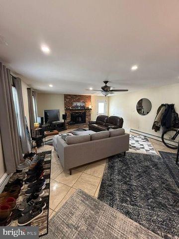 31 W 4TH ST, Lansdale, PA 19446