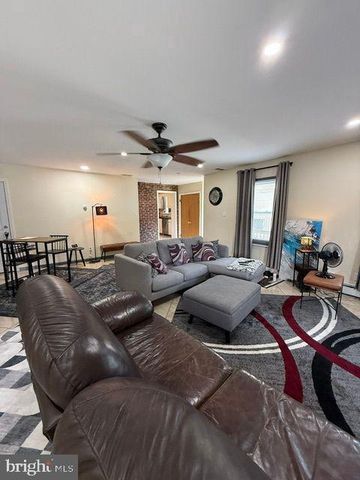 31 W 4TH ST, Lansdale, PA 19446